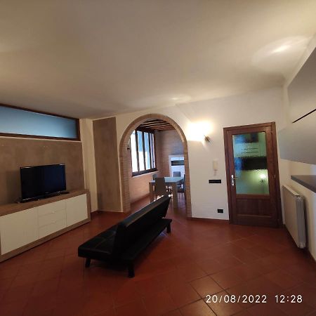 M & M Pinzi Suite Apartment Montepulciano Stazione Екстер'єр фото